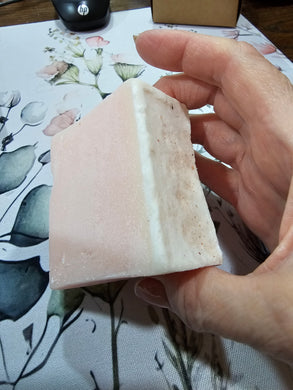 Grapefruit & Shea Butter Exfoliating Bath Bar