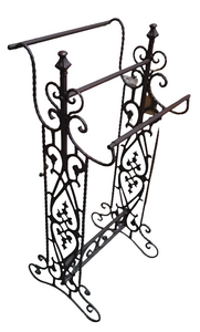 Vintage Metal Towel /Quilt Holder