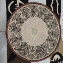 Load image into Gallery viewer, Kenyan Handwoven Tonga Wall Baskets - Natural No 2 42Cm