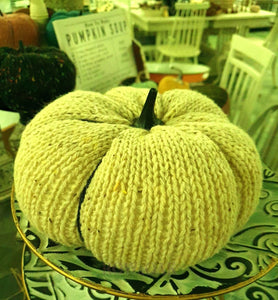 Knit Pumpkins Dark Cream