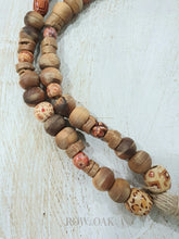 Load image into Gallery viewer, Loop Of Painted And Raw Wood Beads