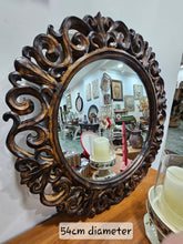 Load image into Gallery viewer, مرآة نحاسية وخشبية عتيقة