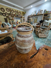 Load image into Gallery viewer, مزهرية من خشب الساج - متوسطة