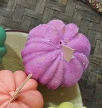 Load image into Gallery viewer, Fall-Scented Pumpkin Mini-Candles
