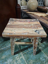 Load image into Gallery viewer, مقعد من خشب القوارب المستصلحة / طاولة جانبية
