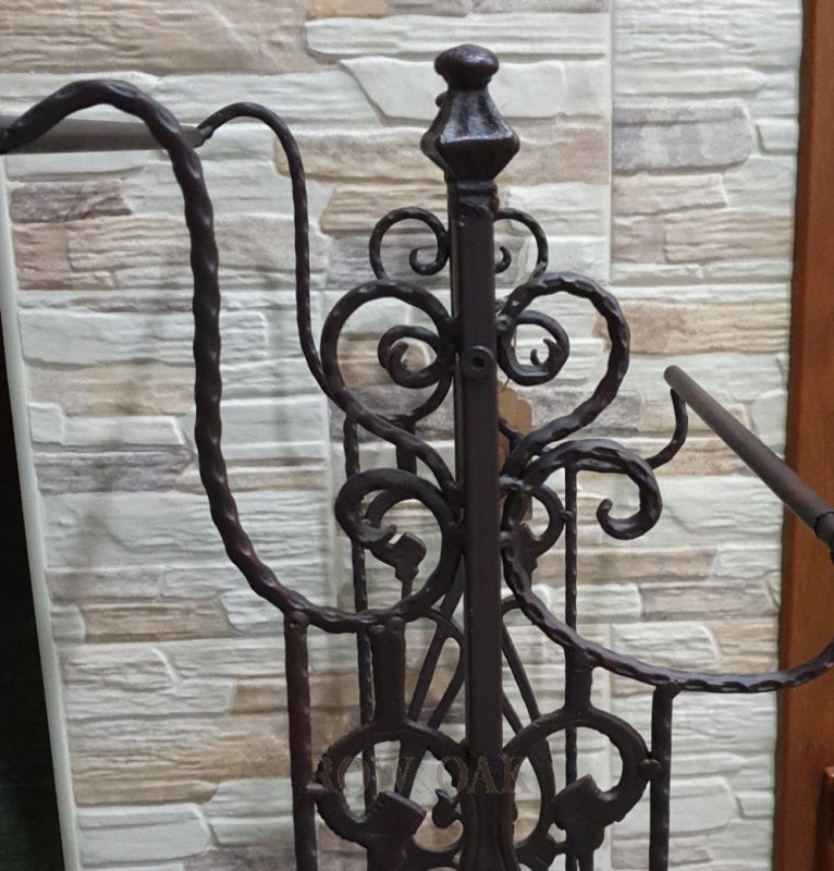 Vintage Metal Towel /quilt Holder